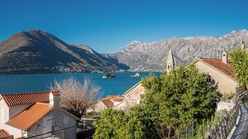 Phòng (Perla) | Két bảo mật tại phòng, khu vực làm việc phù hợp cho laptop