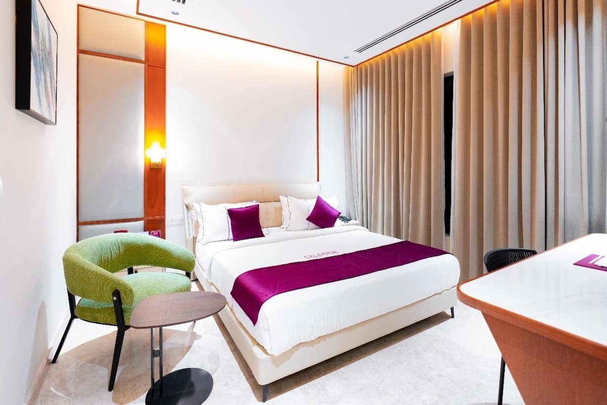 Double Room, City View | Desk, laptop workspace, free WiFi