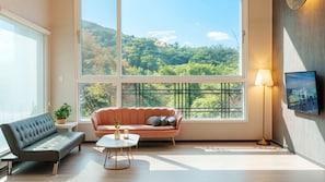 Basic Room, 1 Bedroom (Room 202) | 1 bedroom, free WiFi - Gyeongju Sky Flower Astro Pool Villa (Gyeongju)