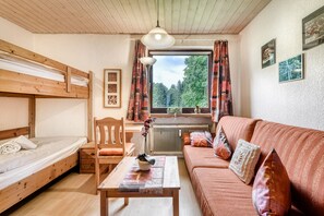 2 chambres, fer et planche à repasser, Wi-Fi gratuit, draps fournis