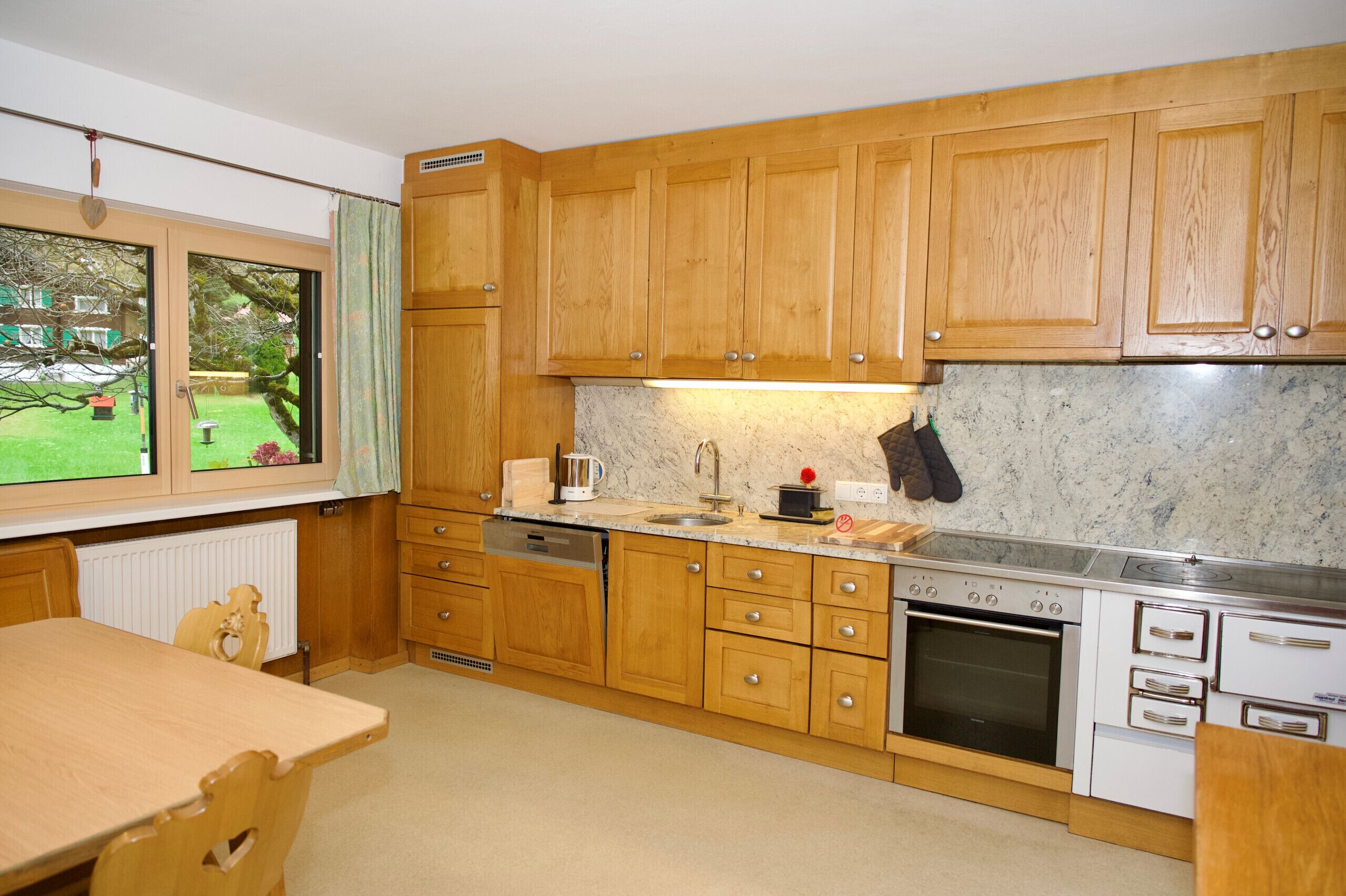 Kühlschrank, Mikrowelle, Geschirrspüler