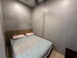 Free WiFi, bed sheets - OYO 91242 Muar Golden Horse Hotel (Bukit Bakri)