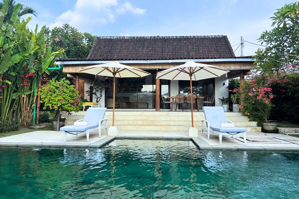 Outdoor pool - Villa Sukhaloka by AGATA - Private Pool (Canggu)