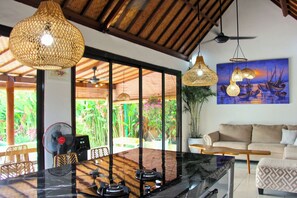 Private kitchen - Villa Sukhaloka by AGATA - Private Pool (Canggu)