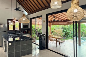 Private kitchen - Villa Sukhaloka by AGATA - Private Pool (Canggu)