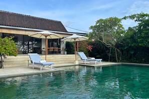Outdoor pool - Villa Sukhaloka by AGATA - Private Pool (Canggu)