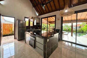 Private kitchen - Villa Sukhaloka by AGATA - Private Pool (Canggu)