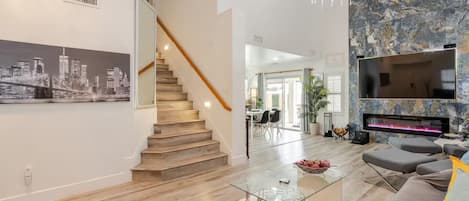 Télévision, cheminée