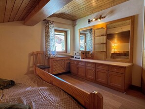 2 habitaciones, tabla de planchar con plancha, wifi y ropa de cama