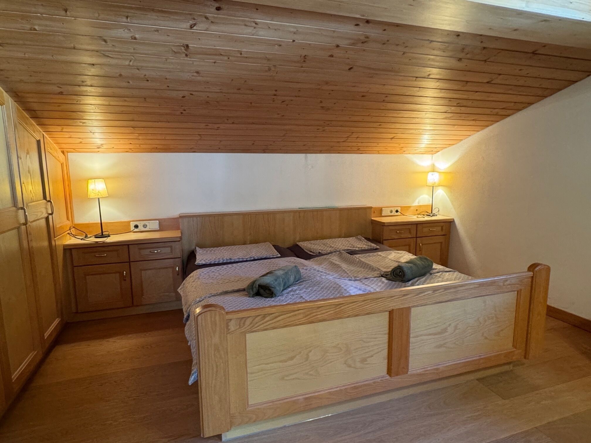 2 habitaciones, tabla de planchar con plancha, wifi y ropa de cama 