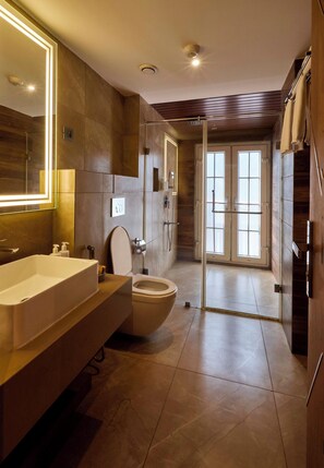 Suihku, bidee, pyyhkeet, saippua