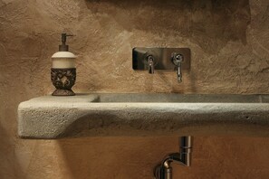 Deluxe-Doppelzimmer, 1 Queen-Bett, Gartenblick | Badezimmer