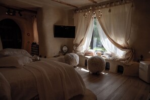 Deluxe Double Room, Garden View No7 | Free WiFi - CASTELUL DE LUT (Porumbacu de Jos)