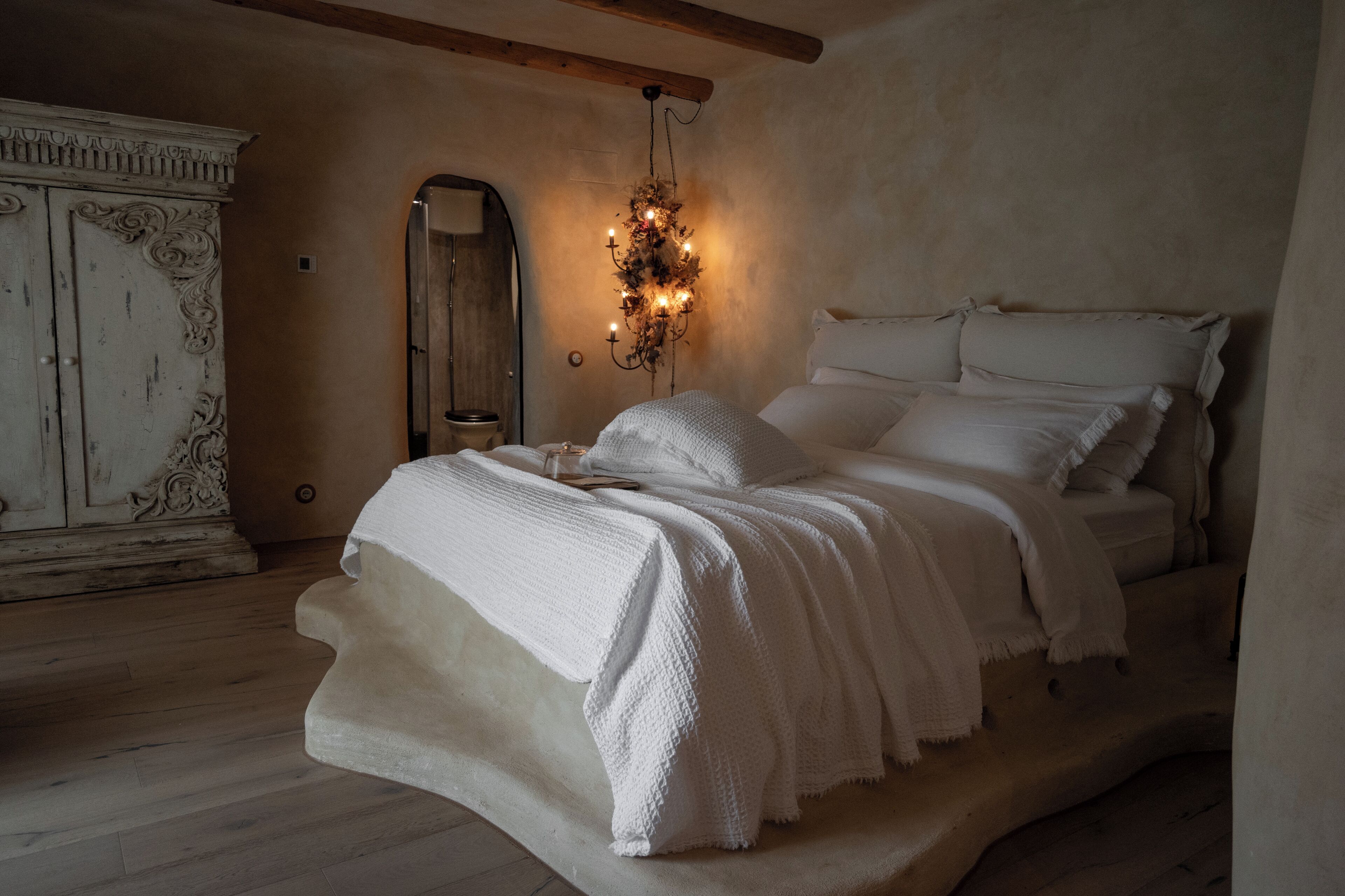 Deluxe-Doppelzimmer, Bergblick | Hochwertige Bettwaren, Betten mit Memory-Foam-Matratzen, Minibar