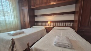 3 chambres, fer et planche à repasser, Wi-Fi gratuit, draps fournis