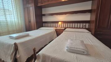 3 bedrooms, iron/ironing board, free WiFi, bed sheets