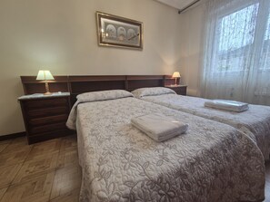 3 chambres, fer et planche à repasser, Wi-Fi gratuit, draps fournis