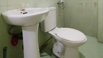 Deluxe Double Room | Bathroom