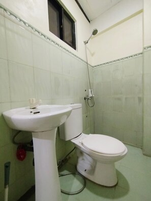 Deluxe Double Room | Bathroom - OYO 1180 Casa Del Sul (Boracay Island)