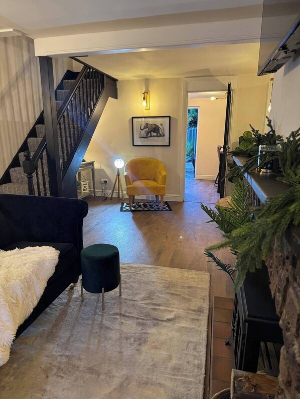 Interior - Winsford Woodford Cottage - Cozy Retreat (Winsford)