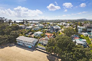 Exterior - Point Chevalier Beach Studio with Ocean Views (Auckland)
