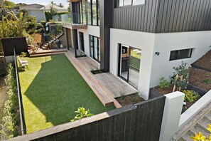 Exterior - Point Chevalier Beach Studio with Ocean Views (Auckland)