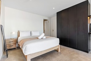 1 bedroom, WiFi, bed sheets - Point Chevalier Beach Studio with Ocean Views (Auckland)