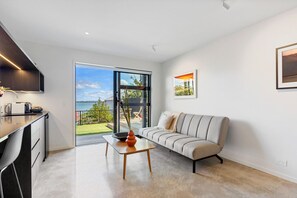 TV - Point Chevalier Beach Studio with Ocean Views (Auckland)