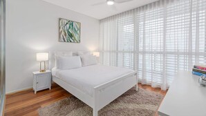 2 bedrooms, iron/ironing board, WiFi, bed sheets - Chic 2BR Inner-City Stay with Balcony (Redfern)