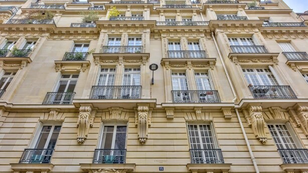 A multi-story building with classical architectural features, including ornate balconies and detailed window frames. - Atelier d'artiste a Saint Germain (Paris)