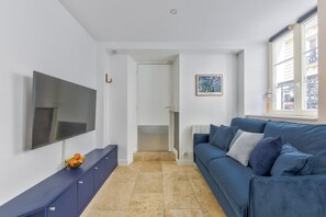 TV - Atelier d'artiste a Saint Germain (Paris)