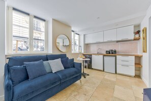 TV - Atelier d'artiste a Saint Germain (Paris)