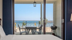 A hotel room with a balcony, a table, and a grill. - The Seaside Taean (Taean)