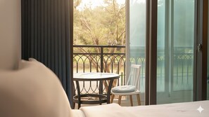 A hotel room with a balcony, a round table, a chair, and a bed. - The Seaside Taean (Taean)