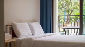 A hotel room with a bed, a small table, and a view of the outdoors. - The Seaside Taean (Taean)