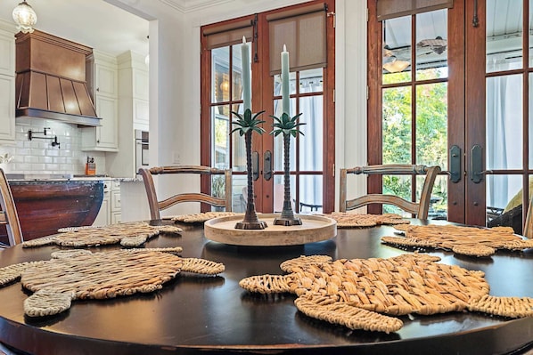 Dining - Sevilla Grand l Walk to DNTN l Outdoor Relaxation (St. Augustine)