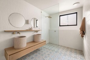 Shower, hair dryer, towels - Sol House by Coast Hosting (North Avoca)