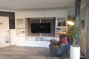 Smart TV, DVD player, books - Holiday home with 3 bedrooms (Greetsiel)