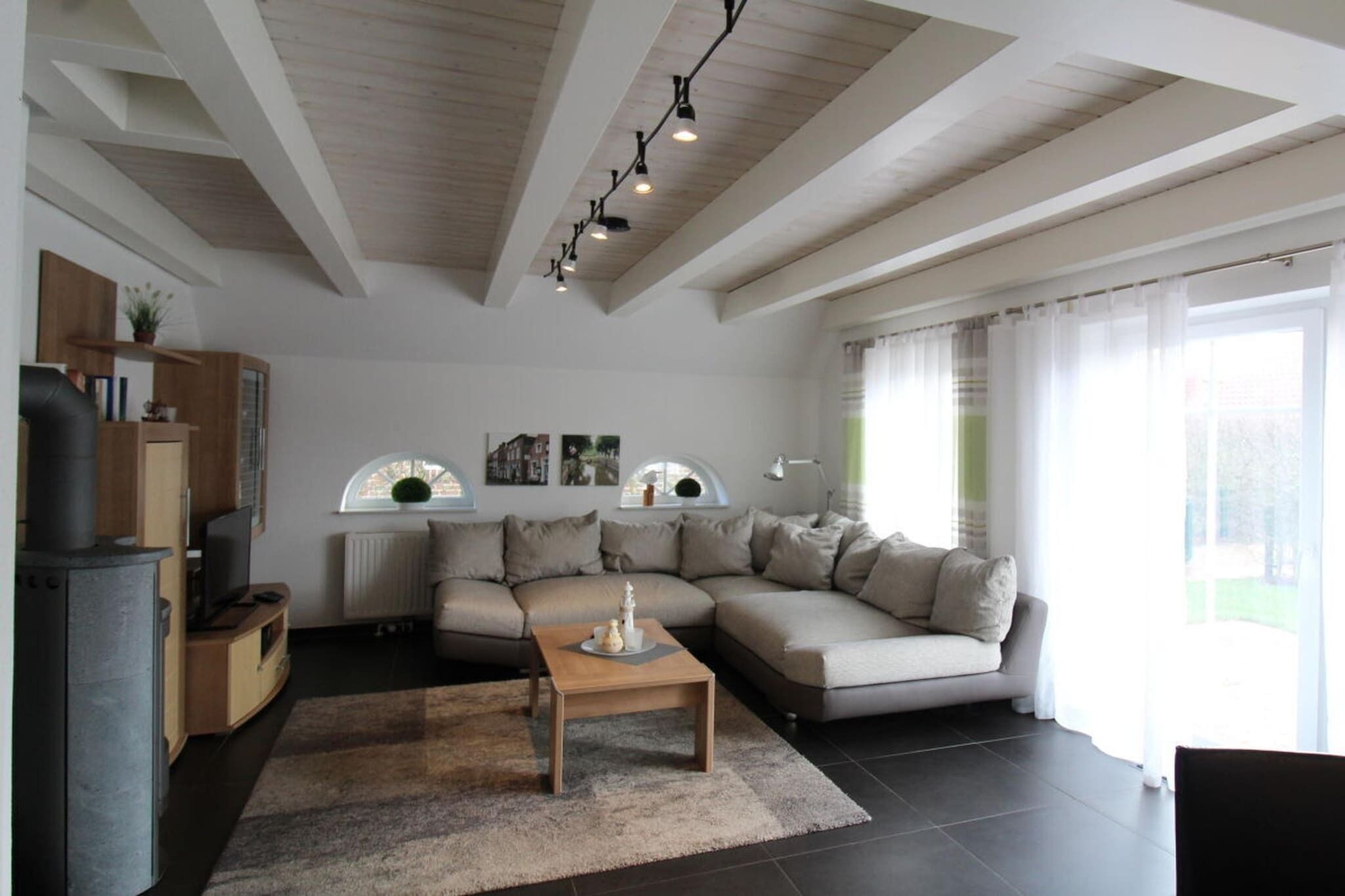 TV connectée, cheminée, lecteur de DVD