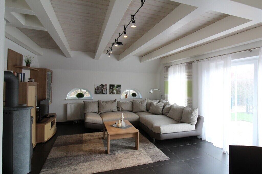 Smart TV, fireplace, DVD player