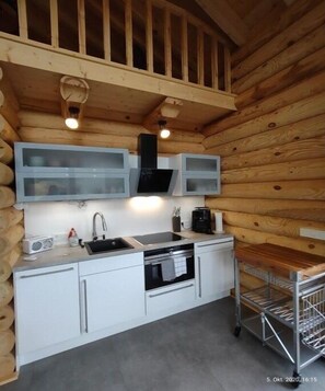 ثلاجة، فرن، موقد طهي مسطح، غسالة أطباق