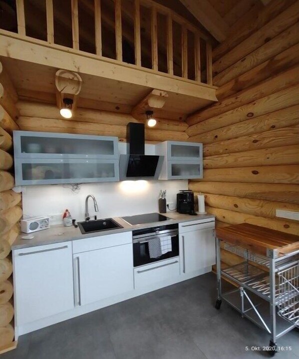 ثلاجة، فرن، موقد طهي مسطح، غسالة أطباق