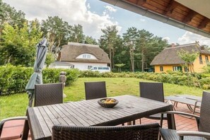Outdoor dining - Holiday home Lighthouse View (Glowe)