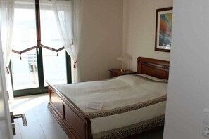 2 bedrooms, desk, free WiFi, bed sheets - One-bedroom apartment (Sassnitz auf Rügen)