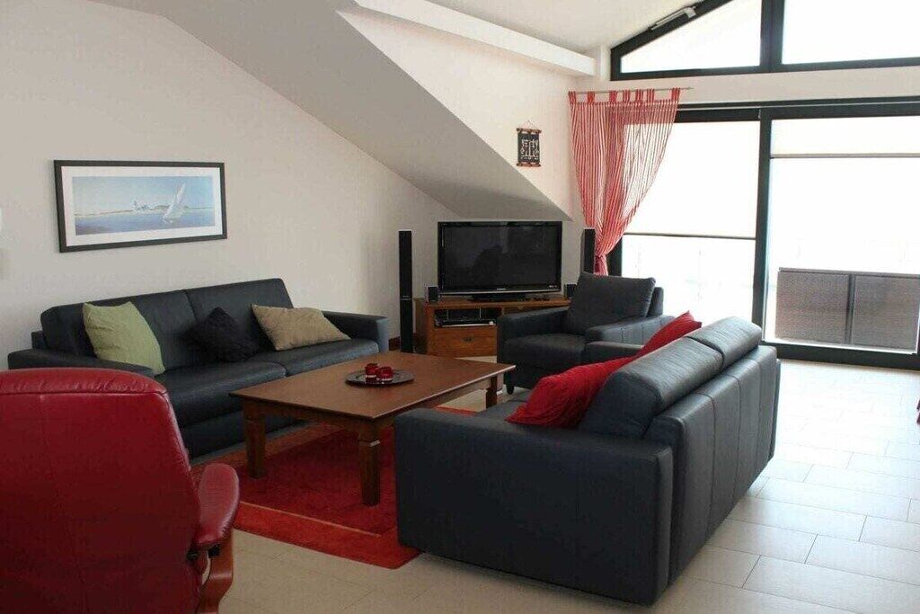 Smart-TV, Kamin, DVD-Player, Bücher