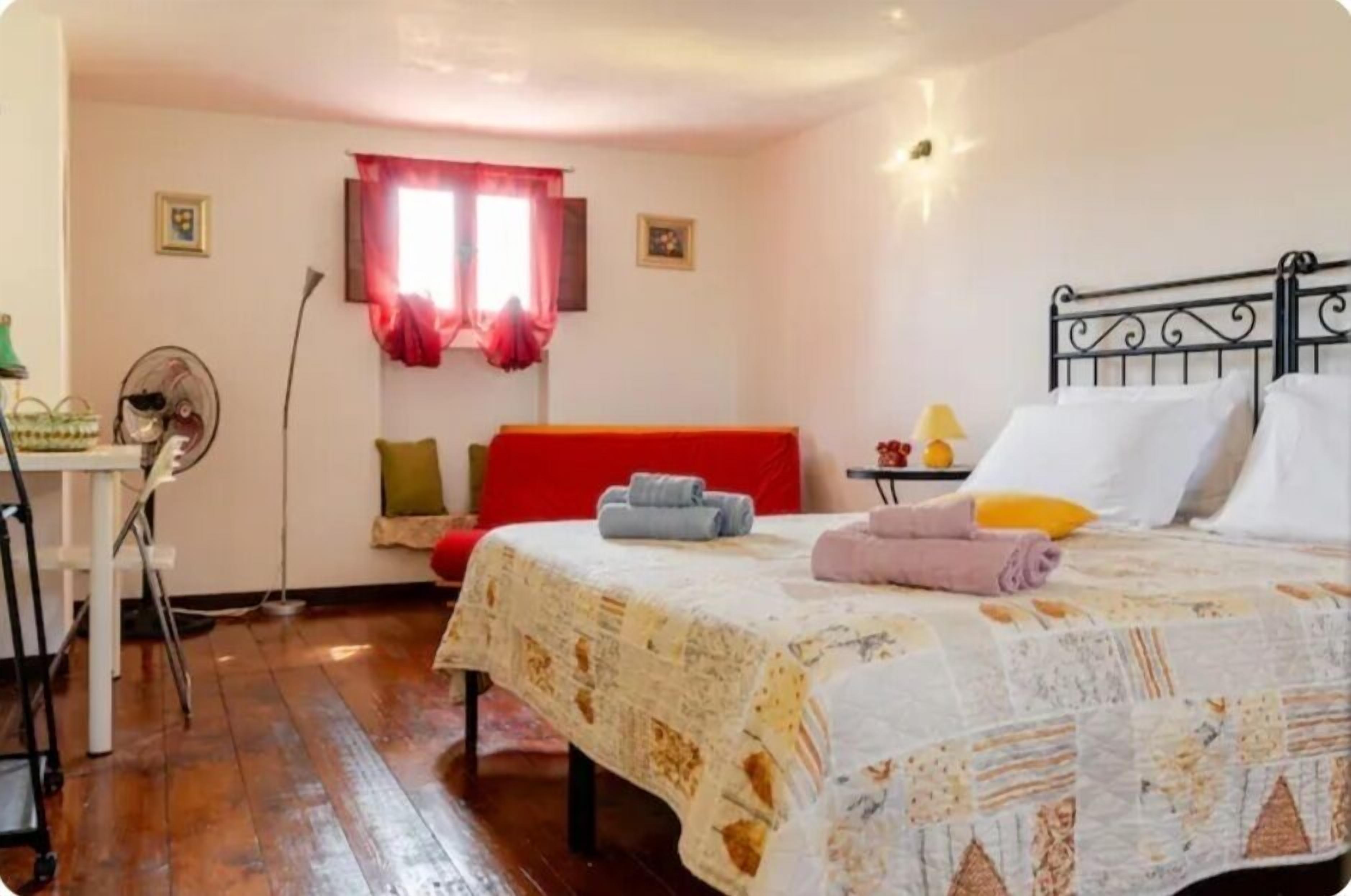 2 chambres, fer et planche à repasser, lit parapluie, Wi-Fi gratuit