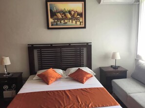 1 chambre, fer et planche à repasser, accès Internet, draps fournis