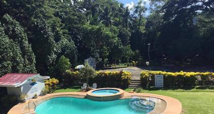 Camiguin Lanzones Resort Quadruple room 1