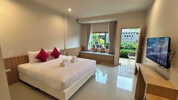 In-room safe, free WiFi, bed sheets