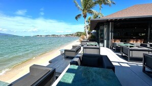 A seaside patio with outdoor seating and a view of the ocean. - Transit Samui Resort (Koh Samui)